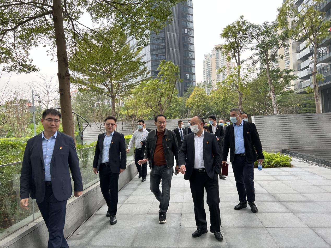 黨建引領物業服務行業高質量發展 南山區物業管理指導委員會促進聯合會黨委與華僑城物業(集團)聯合開展主題黨日活動